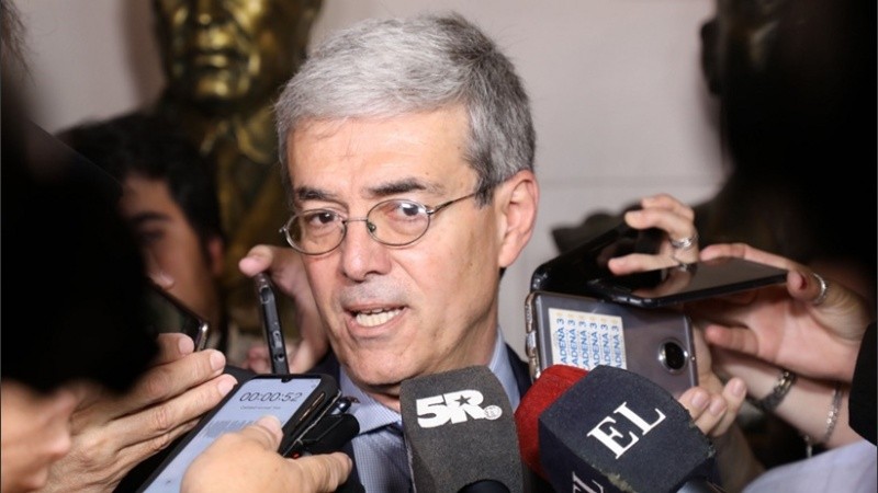 El ministro Agosto habló con El Tres.