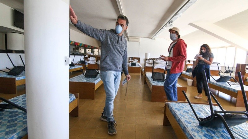 Los preparativos en el Hipódromo y la ex Rural que serán centros de aislamiento para personas con el virus covid-19.