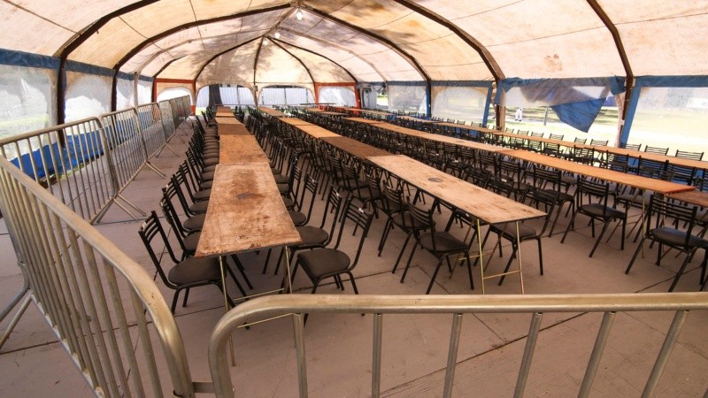 Los preparativos en el Hipódromo y la ex Rural que serán centros de aislamiento para personas con el virus covid-19.