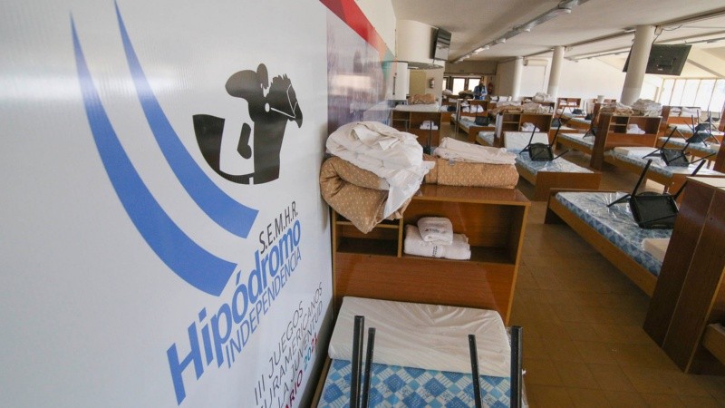 Los preparativos en el Hipódromo y la ex Rural que serán centros de aislamiento para personas con el virus covid-19.