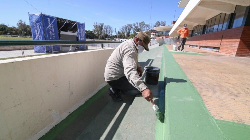 Los preparativos en el Hipódromo y la ex Rural que serán centros de aislamiento para personas con el virus covid-19.