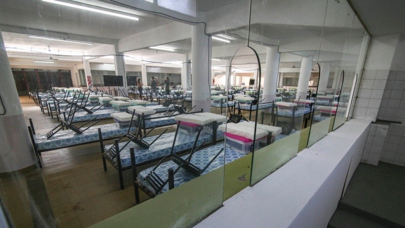 Los preparativos en el Hipódromo y la ex Rural que serán centros de aislamiento para personas con el virus covid-19.