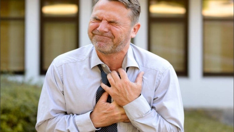 El síntoma clásico de infarto es la opresión en el pecho.