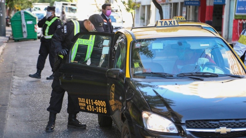 Controles en el primer día de obligatoriedad de llevar tapabocas en la vía pública. 