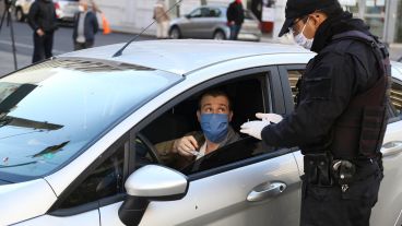 Controles en el primer día de obligatoriedad de llevar tapabocas en la vía pública.