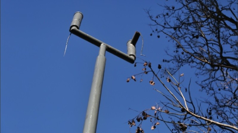 Las luces led estaban instaladas tanto en columnas como en faroles colgantes.