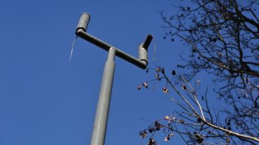 Las luces led estaban instaladas tanto en columnas como en faroles colgantes.