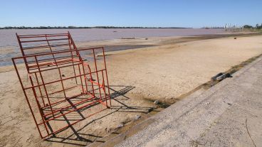 La altura del río este sábado en Rosario llegó a los 0,87 metros. En la Rambla Catalunya la bajante es notoria.