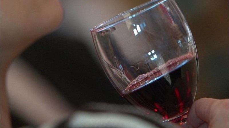 La OMS desaconseja el consumo de alcohol en este tiempo de extremas precauciones para contener la pandemia de coronavirus.