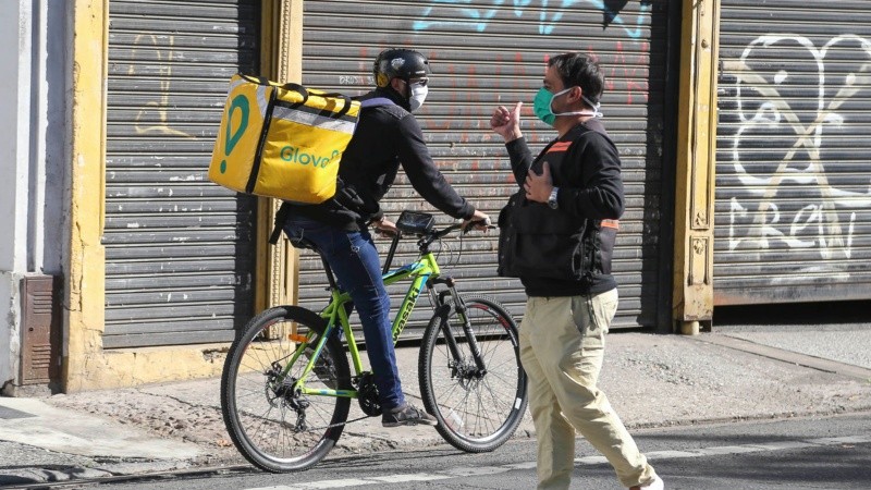 Comercios minoristas pueden volver a trabajar, pero con entrega a domicilio. 