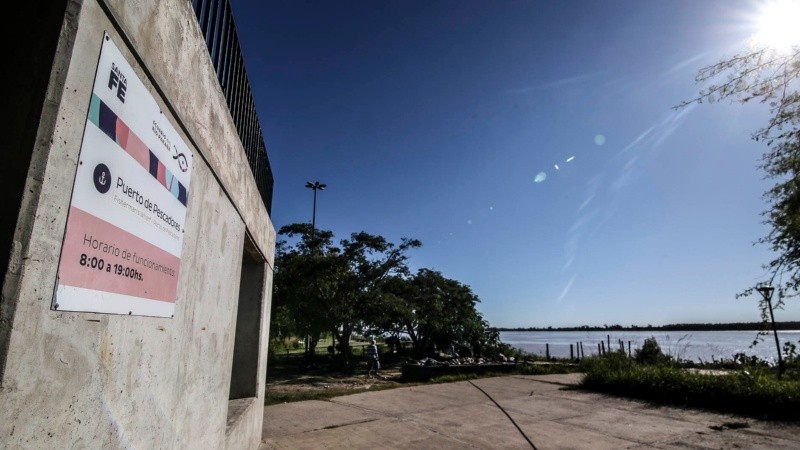 El Puerto de Pescadores al lado del Acuario es un punto de encuentro de un grupo de trabajadores. Aseguran que muchos de ellos no están yendo a trabajar porque no hay ventas. 