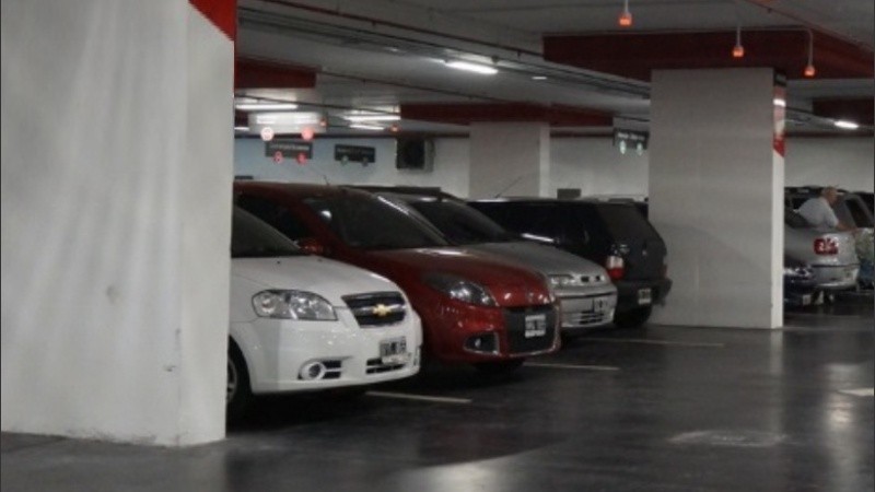 Coches guardados. Las aseguradoras ganan lo mismo y pagan mucho menos.
