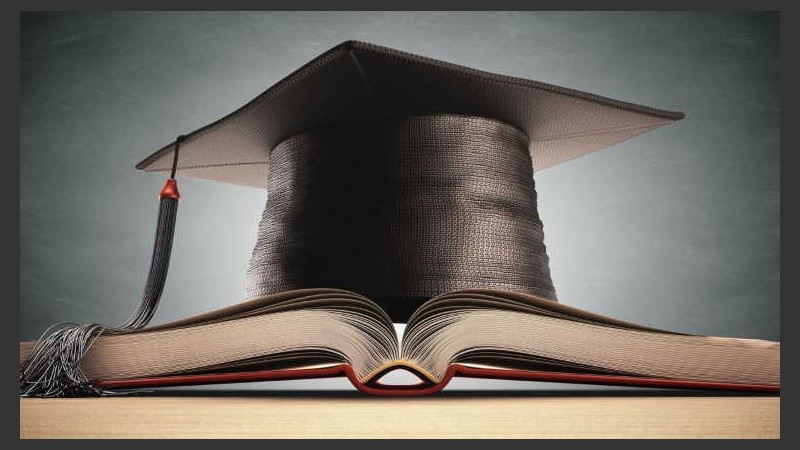 Las becas universitarias son muy importantes para los estudiantes que también se comprometen con su propio rendimiento académico.