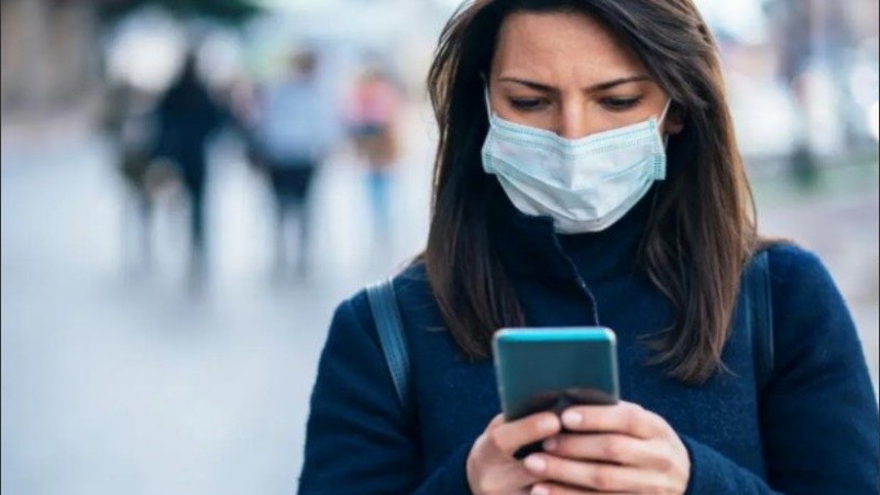 Es posible usar tapaboca y realizar un reconocimiento facial para desbloquear el celu.