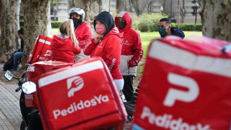 En plaza San Martín este mediodía: el reclamo es por aumento salarial y mejores condiciones laborales.