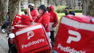 En plaza San Martín este mediodía: el reclamo es por aumento salarial y mejores condiciones laborales.