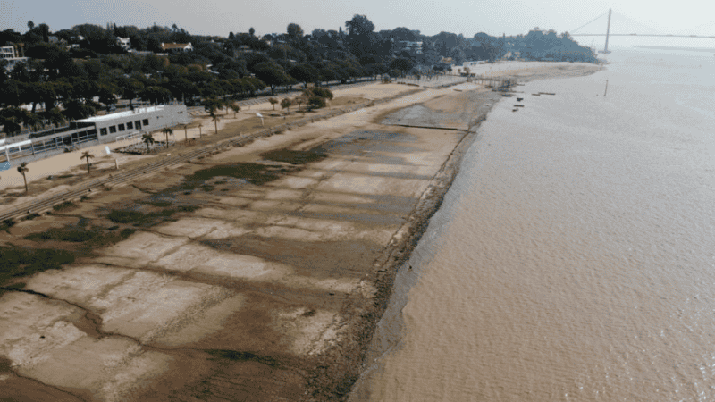 Las fotos de la costa rosarina de un Paraná en retroceso.