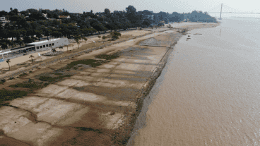 Las fotos de la costa rosarina de un Paraná en retroceso.
