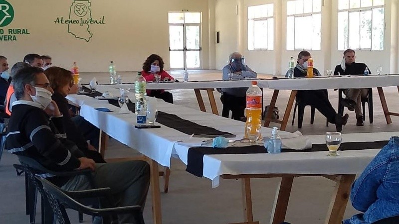 Una de las reuniones de los comités de crisis. 