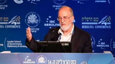 El científico aconseja continuar respetando ciertas medidas de seguridad sanitaria.