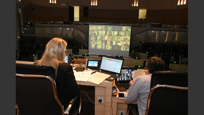 El cuerpo legislativo local ya tuvo su primera sesión virtual el mes pasado.