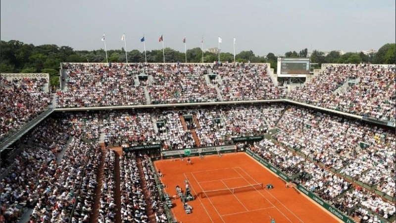 La Federación Francesa de Tenis recibió fuertes críticas cuando trasladó unilateralmente el Grand Slam parisino.