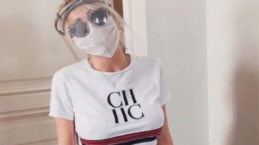 Vicky intentó retocar su rubio claro y quedó otro tono.