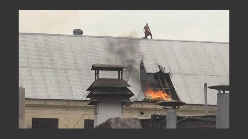 Los motines en las cárceles son por las condiciones de hacinamiento y el temor al covid-19.