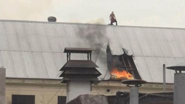 Los motines en las cárceles son por las condiciones de hacinamiento y el temor al covid-19.