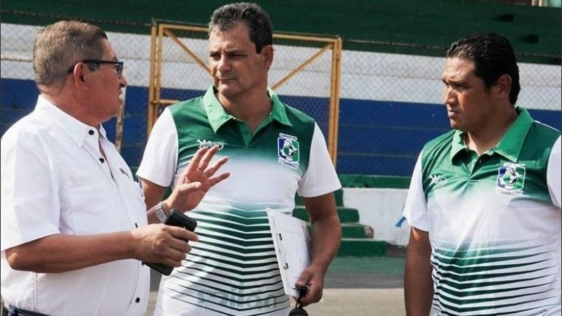 El Polillita tiene 52 años y dirige al Sonsonate de El Salvador.