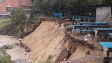 Las imágenes del colapso de parte del club. (Twitter/@el_nicolo)