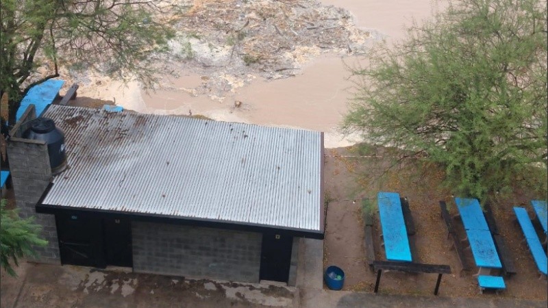 Así quedó el sector que se derrumbó del Club Mitre.