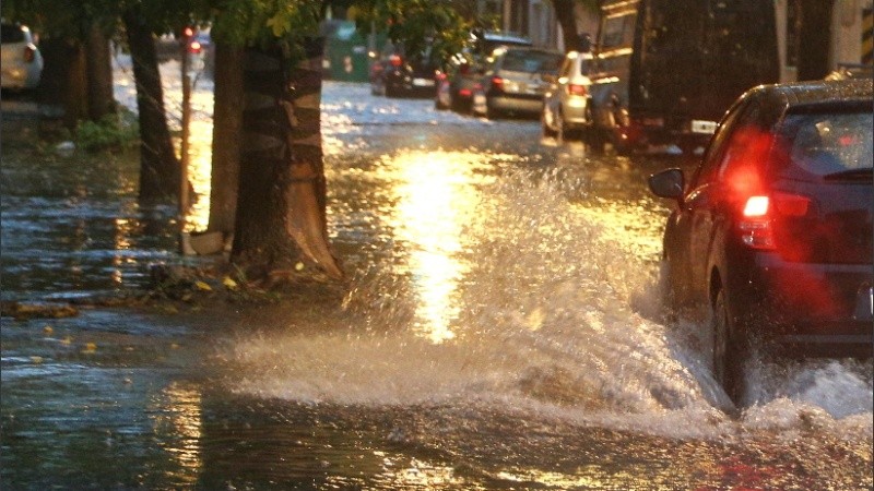 Calles anegadas en distintos puntos de la ciudad.