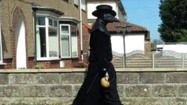 La Policía busca a "la peste negra" para darle una advertencia.