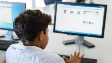 "Seguimos aprendiendo en casa" hasta septiembre seguro.