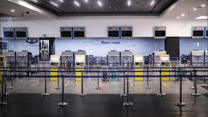 Una postal del aeropuerto de Ezeiza vacío estos días de fronteras cerradas.