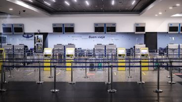 Una postal del aeropuerto de Ezeiza vacío estos días de fronteras cerradas.