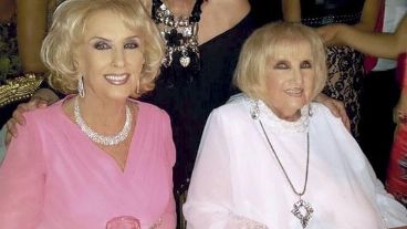 Goldie en una de sus últimas apariciones públicas junto a Mirtha.