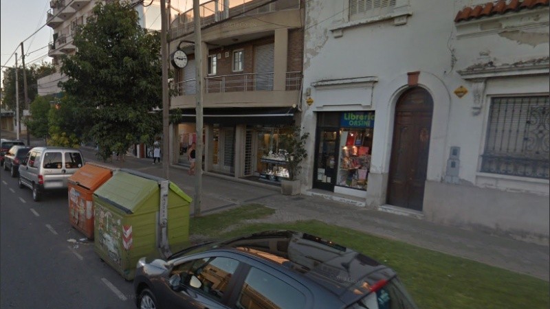 El negocio está ubicado en Mendoza entre Cullen y Campbell.