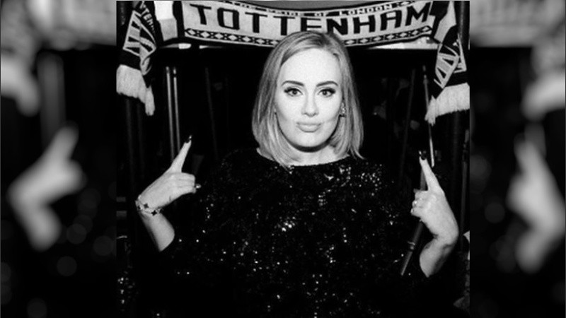  “2020, adiós, gracias, x”, escribió Adele en la publicación de Instagram.