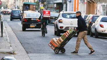 El centro de la ciudad este jueves por la mañana con mucho movimiento en las calles.