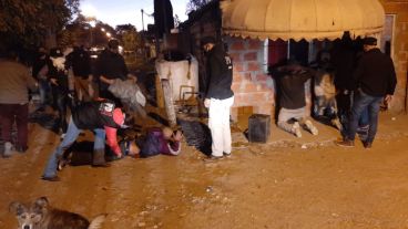 El operativo en el área de avenida Bordavehere al 5100.