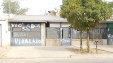 En Cutral Co escracharon al preso liberado.