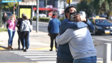 El hijo y un amigo del Trinche en el Heca.
