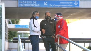 El dolor de amigos y familiares del Trinche en el Heca.