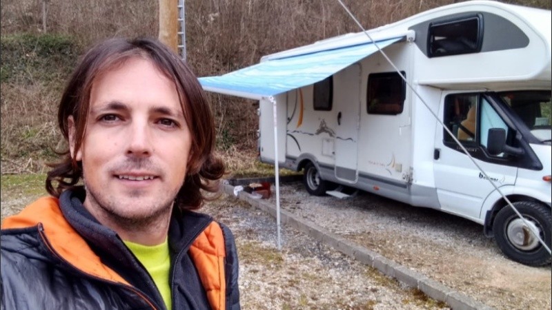 Joaquín es un rosarino varado que reflexiona en este tiempo fuera de casa. 