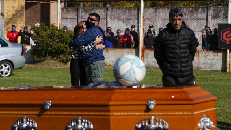 La despedida al Trinche Carlovich este sábado en el Gabino Sosa.