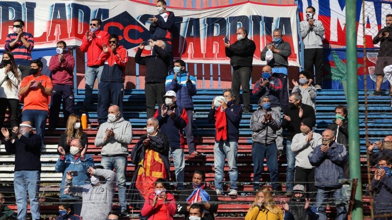 La despedida al Trinche Carlovich este sábado en el Gabino Sosa.