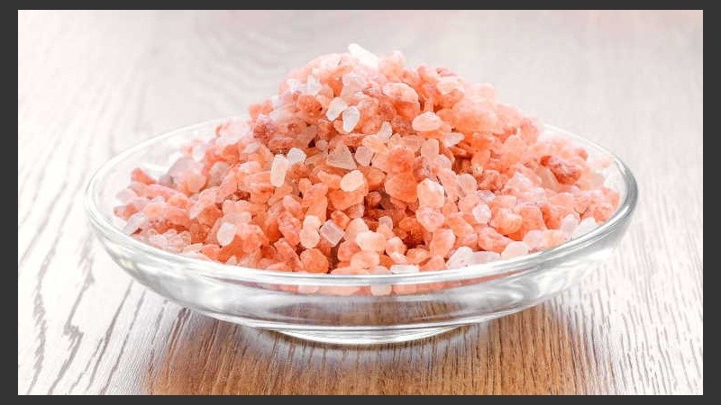 La Organización Mundial de la Salud sostiene que el consumo de sal al día no debería sobrepasar los cinco gramos.