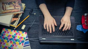 La web está destinada a familias, docentes, educadores y toda persona interesada en temas de la niñez.